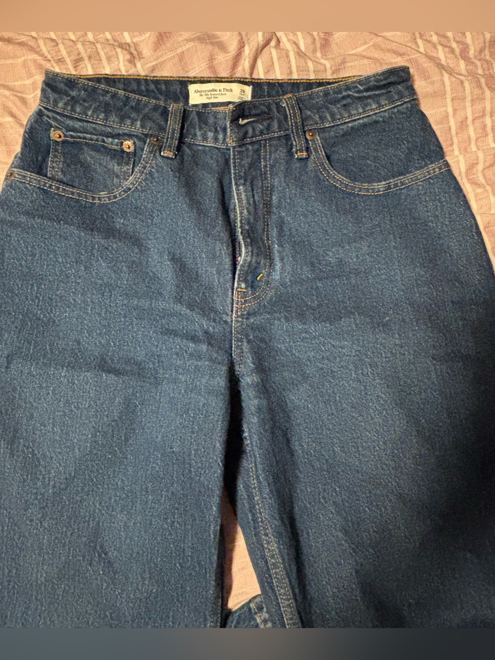 Abercrombie & Fitch Women's 90s High Rise  Dark Blue Relaxed Jeans